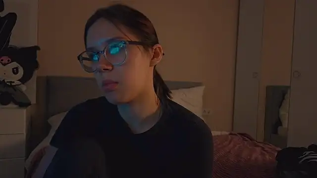 Mia Luw online show from September 2025 04:56:01 AM