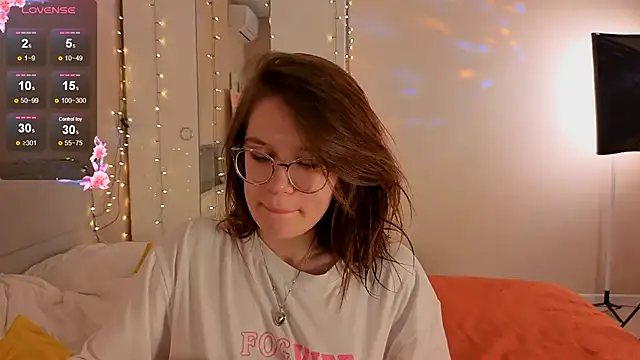 Mia Luw online show from January 2026 05:12:01 AM