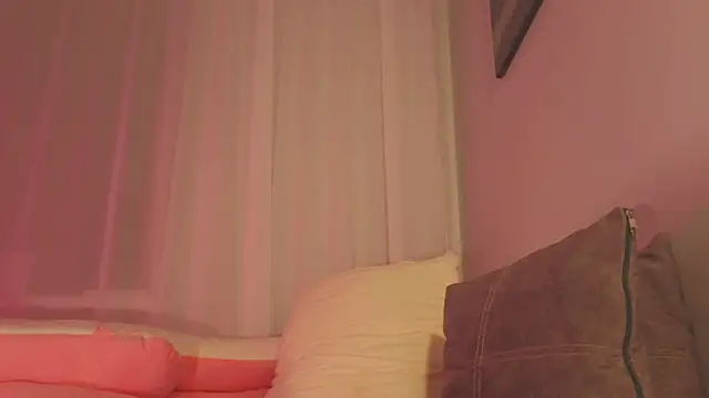 Snapshot of Mia_Luw chatting on June 2026 03:25:02 PM Mia Luw online show from June 2026 03:25:02 PM