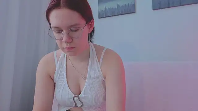 Snapshot of Mia_Luw chatting on June 2026 04:06:01 AM Mia Luw online show from June 2026 04:06:01 AM