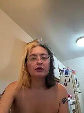Snapshot of Stitch132 chatting on July 2026 06:54:02 PM Stitch132 online show from July 2026 06:54:02 PM