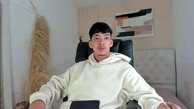 ISAAC CRYSTON online show from November 2025 07:47:01 PM