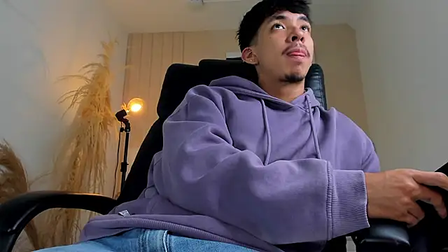 ISAAC CRYSTON online show from December 2025 07:45:02 PM