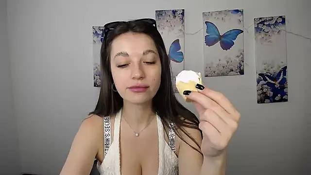 Snapshot of Eva_Eldis chatting on July 2026 10:43:02 AM Eva Eldis online show from July 2026 10:43:02 AM