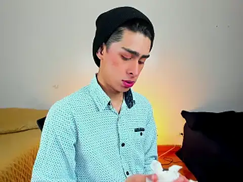 Snapshot of steve__gray chatting on February 2025 02:05:01 PM steve  gray online show from February 2025 02:05:01 PM