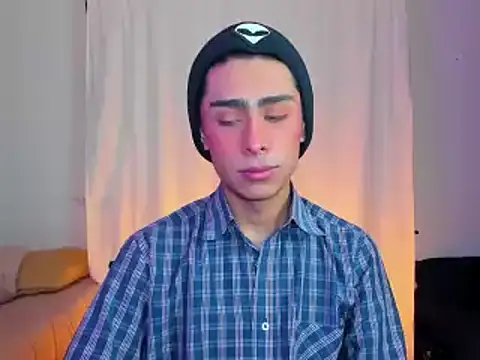 Snapshot of steve__gray chatting on February 2025 02:02:01 PM steve  gray online show from February 2025 02:02:01 PM