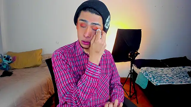 Snapshot of steve__gray chatting on March 2025 06:45:02 PM steve  gray online show from March 2025 06:45:02 PM