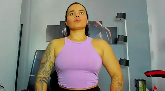 karlyjons12 online show from February 2025 04:42:02 PM