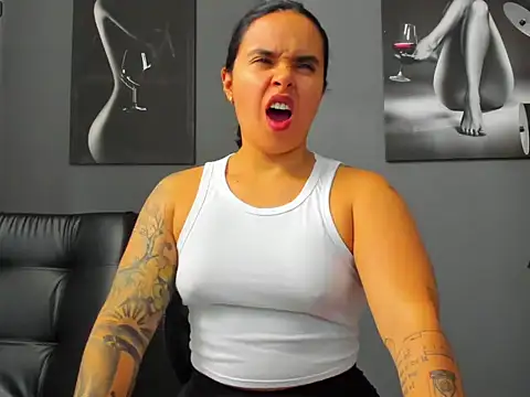 karlyjons12 online show from September 2025 04:07:01 PM