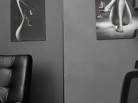 karlyjons12 online show from April 2026 05:28:01 PM