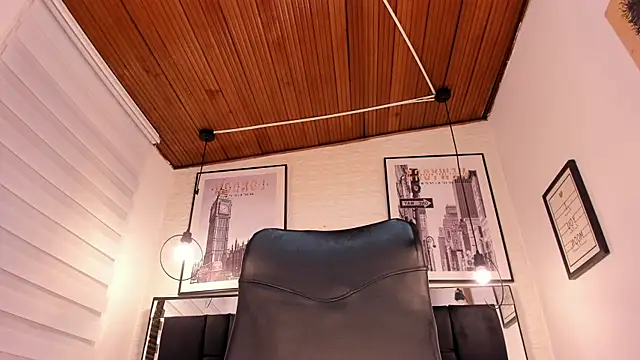 tylla  online show from October 2025 04:11:01 AM