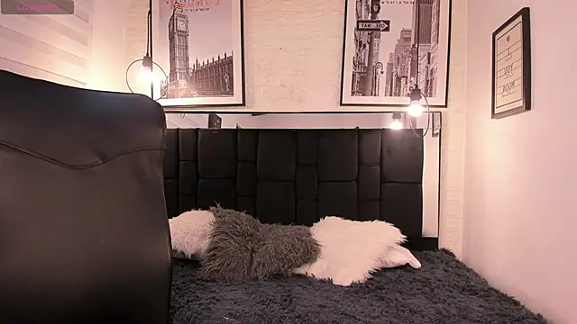 tylla  online show from October 2025 03:32:02 AM