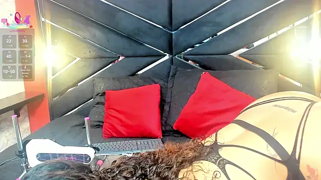 IVISBOUNCYASS online show from November 2025 01:10:02 PM