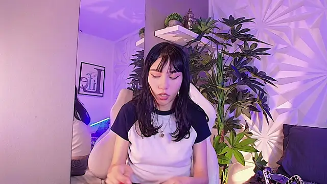 Miaa Lee7 online show from December 2025 09:31:02 PM