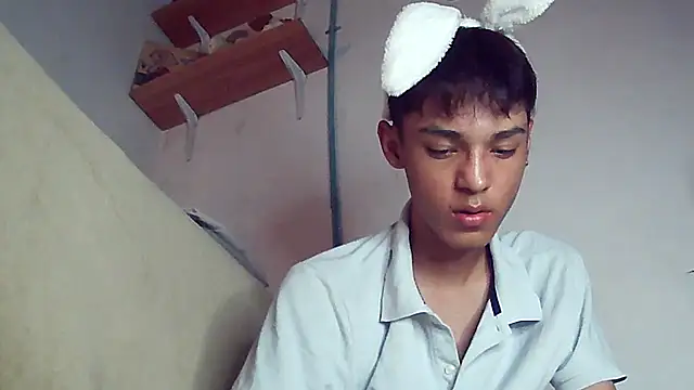 Snapshot of ChavoOT chatting on March 2025 02:32:01 AM ChavoOT online show from March 2025 02:32:01 AM