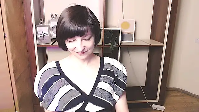 Snapshot of _AngeliaFlow_ chatting on April 2026 08:28:01 AM AngeliaFlow online show from April 2026 08:28:01 AM