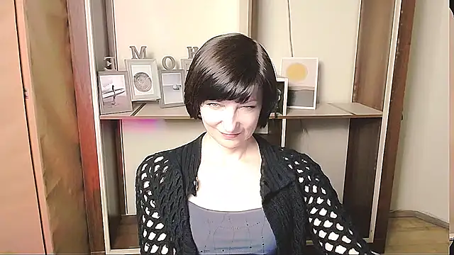 Snapshot of _AngeliaFlow_ chatting on May 2026 09:14:01 AM AngeliaFlow online show from May 2026 09:14:01 AM