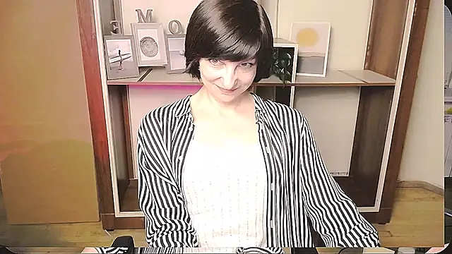 Snapshot of _AngeliaFlow_ chatting on May 2026 08:30:02 AM AngeliaFlow online show from May 2026 08:30:02 AM