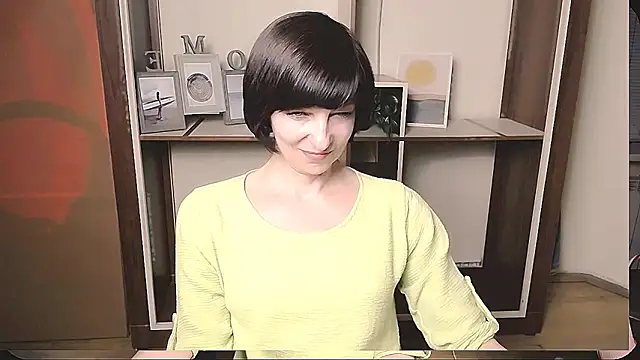 Snapshot of _AngeliaFlow_ chatting on May 2026 08:30:01 AM AngeliaFlow online show from May 2026 08:30:01 AM