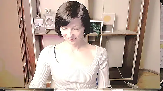 Snapshot of _AngeliaFlow_ chatting on May 2026 07:59:02 AM AngeliaFlow online show from May 2026 07:59:02 AM