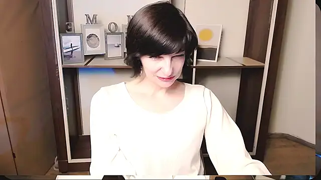 Snapshot of _AngeliaFlow_ chatting on May 2026 09:48:01 AM AngeliaFlow online show from May 2026 09:48:01 AM