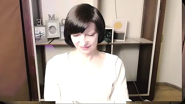 Snapshot of _AngeliaFlow_ chatting on May 2026 07:27:01 AM AngeliaFlow online show from May 2026 07:27:01 AM