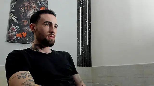 Luke davis01 online show from February 2025 01:19:02 PM