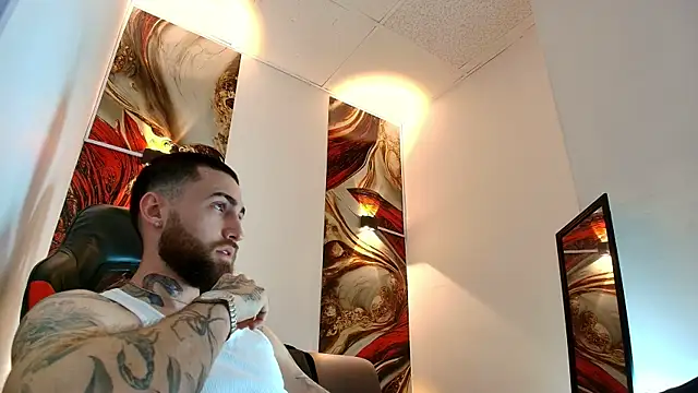 Luke davis01 online show from April 2026 01:06:02 PM