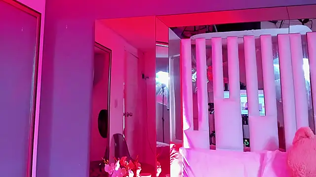 Cloee Rainbow1 online show from February 2025 05:57:01 PM