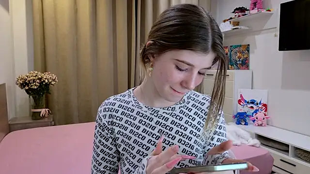 Bella amory online show from March 2026 08:25:01 PM