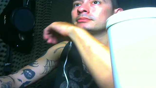 Snapshot of vampireathome chatting on March 2025 01:35:02 AM vampireathome online show from March 2025 01:35:02 AM