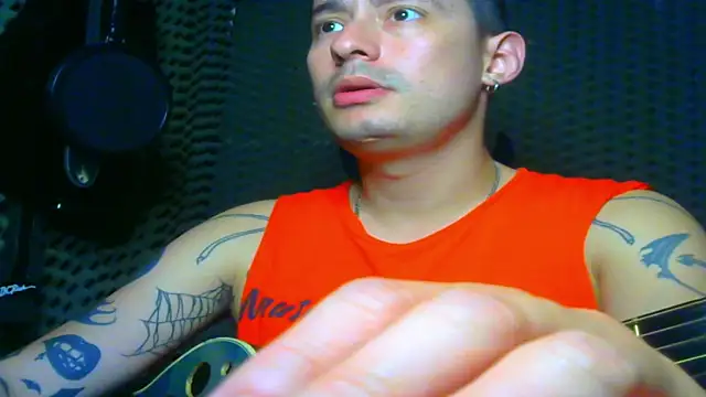 Snapshot of vampireathome chatting on March 2025 03:31:01 AM vampireathome online show from March 2025 03:31:01 AM