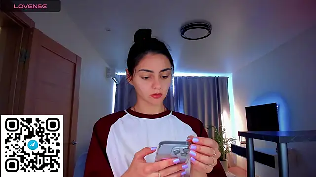 EmiliaZen online show from September 2025 01:02:01 PM