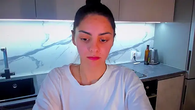 Snapshot of EmiliaZen chatting on May 2026 11:02:02 PM EmiliaZen online show from May 2026 11:02:02 PM