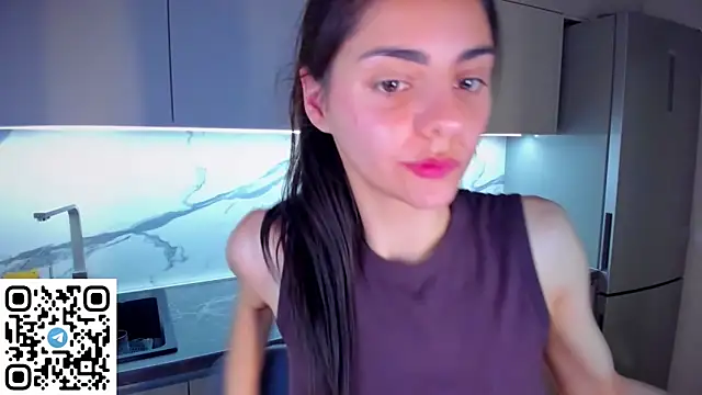 Snapshot of EmiliaZen chatting on May 2026 08:04:02 PM EmiliaZen online show from May 2026 08:04:02 PM