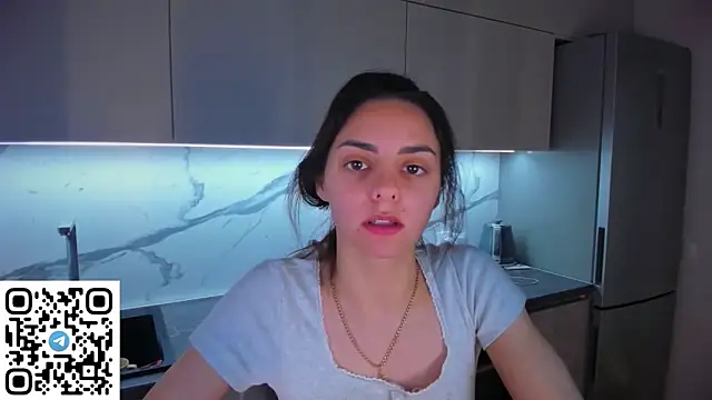 Snapshot of EmiliaZen chatting on May 2026 06:09:01 PM EmiliaZen online show from May 2026 06:09:01 PM