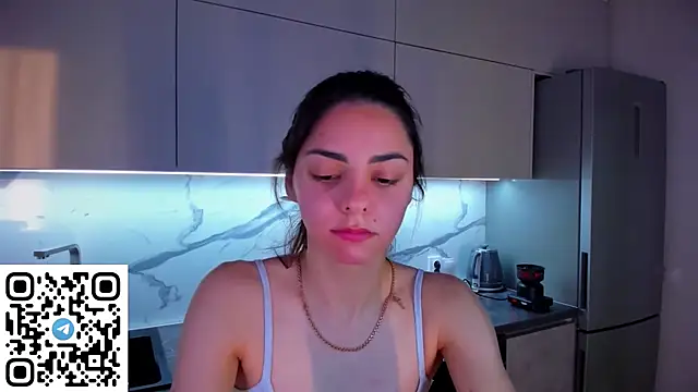 Snapshot of EmiliaZen chatting on June 2026 04:56:02 PM EmiliaZen online show from June 2026 04:56:02 PM