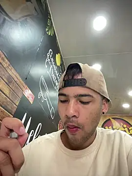 Snapshot of Twink_X chatting on February 2025 09:37:01 PM Twink X online show from February 2025 09:37:01 PM