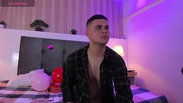 Snapshot of Sebastian_Phoenix chatting on February 2025 06:23:01 AM Sebastian Phoenix online show from February 2025 06:23:01 AM