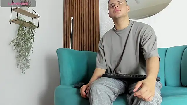 Snapshot of Sebastian_Phoenix chatting on February 2025 11:44:02 AM Sebastian Phoenix online show from February 2025 11:44:02 AM