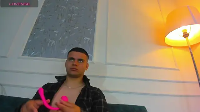 Snapshot of Sebastian_Phoenix chatting on February 2025 03:03:02 PM Sebastian Phoenix online show from February 2025 03:03:02 PM