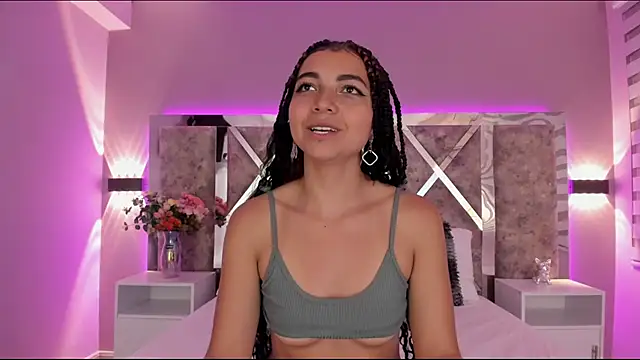 Snapshot of ValerieHyde chatting on March 2025 06:03:01 AM ValerieHyde online show from March 2025 06:03:01 AM