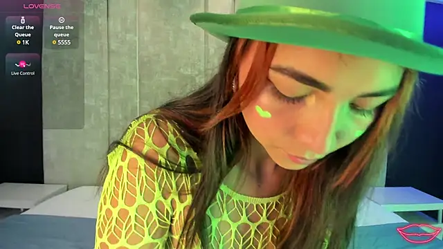 Snapshot of ValerieHyde chatting on March 2025 03:31:01 AM ValerieHyde online show from March 2025 03:31:01 AM