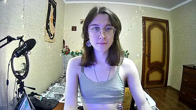 Snapshot of tangerine4dreams chatting on February 2025 01:20:01 PM tangerine4dreams online show from February 2025 01:20:01 PM