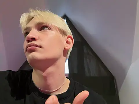 Snapshot of Julian_wins chatting on February 2025 11:01:02 AM Julian wins online show from February 2025 11:01:02 AM