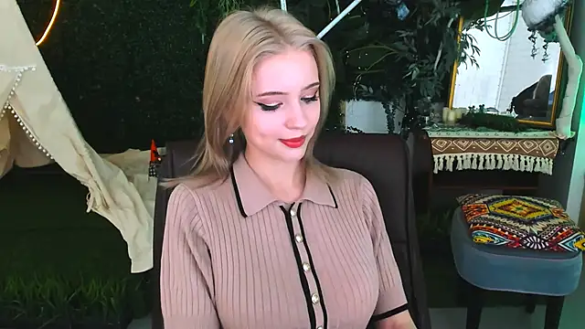 LeonaStane online show from December 2025 05:55:02 PM