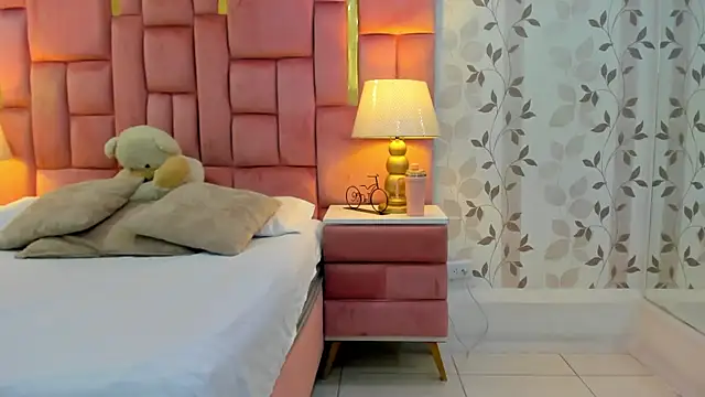 ArianaFranco online show from April 2026 01:11:01 PM