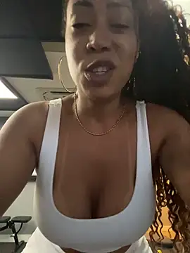 Snapshot of dianagolley420 chatting on February 2025 09:48:01 PM dianagolley420 online show from February 2025 09:48:01 PM