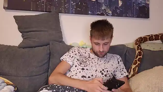 ademandjulia online show from November 2025 05:36:02 PM