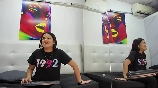 Snapshot of EsperanzaAndJey chatting on March 2025 07:54:02 PM EsperanzaAndJey online show from March 2025 07:54:02 PM